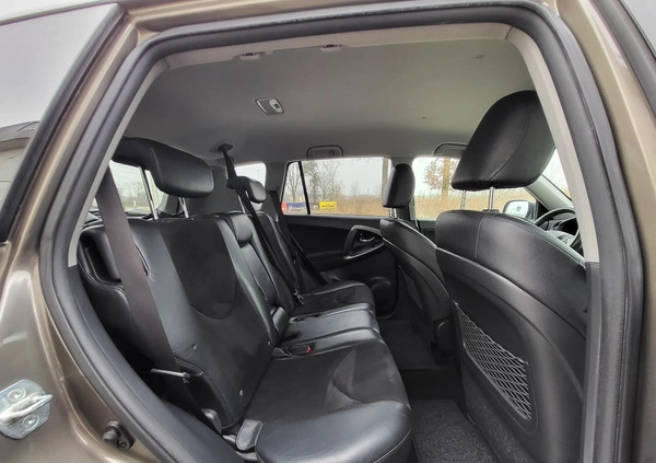 Toyota RAV4 cena 52800 przebieg: 230000, rok produkcji 2012 z Lubień Kujawski małe 529